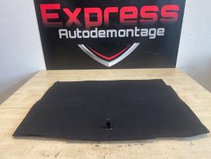 Gebruikte Kofferbak Mat Opel Astra L (F3/FB/FM/FP) Prijs € 95,00 Margeregeling aangeboden door Express Autodemontage