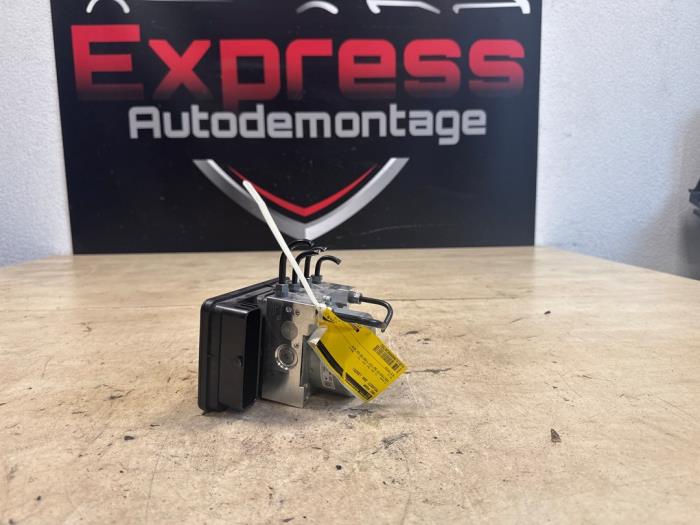Gebruikte ABS Pomp Peugeot 208 II (UB/UH/UP) 1.2 Hybrid 136 Prijs € 400,00 Margeregeling aangeboden door Express Autodemontage