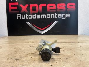 Gebruikte Adblue pomp Landrover Range Rover Evoque (LVJ/LVS) 2.2 TD4 16V Prijs € 95,00 Margeregeling aangeboden door Express Autodemontage