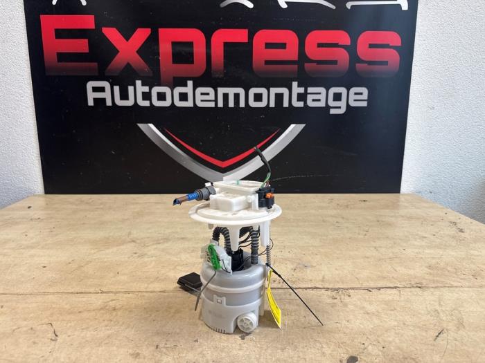 Gebruikte Benzinepomp Peugeot 208 II (UB/UH/UP) 1.2 Hybrid 136 Prijs € 70,00 Margeregeling aangeboden door Express Autodemontage