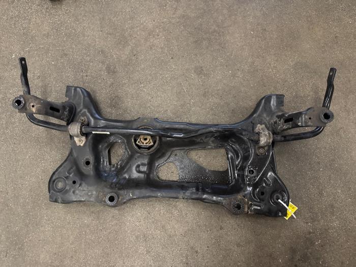 Subframe van een Skoda Octavia Combi (NXAC) 1.0 TSI e-TEC 12V 2021