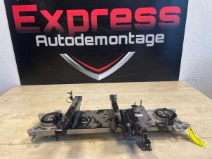 Gebruikte Drager vooras Peugeot 5008 III (KA/KB/KC) Prijs € 350,90 Inclusief btw aangeboden door Express Autodemontage