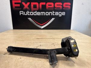 Gebruikte Frontdeel steun Peugeot 5008 III (KA/KB/KC) Prijs € 60,00 Margeregeling aangeboden door Express Autodemontage