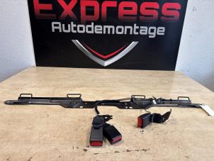 Gebruikte Isofix steun Peugeot 208 II (UB/UH/UP) 1.2 Hybrid 136 Prijs op aanvraag aangeboden door Express Autodemontage