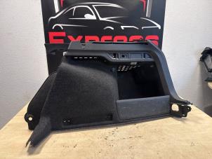 Gebruikte Kofferbakbekleding rechts Skoda Octavia Combi (NXAC) 1.0 TSI e-TEC 12V Prijs € 70,00 Margeregeling aangeboden door Express Autodemontage