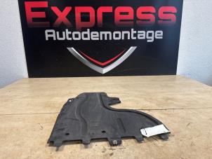 Gebruikte Bodem beschermplaat Skoda Octavia Combi (NXAC) 1.0 TSI e-TEC 12V Prijs € 14,00 Margeregeling aangeboden door Express Autodemontage