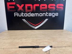 Gebruikte Gasdemper Motorkap links Skoda Octavia Combi (NXAC) 1.0 TSI e-TEC 12V Prijs € 24,00 Margeregeling aangeboden door Express Autodemontage