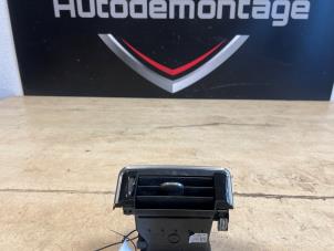 Gebruikte Luchtrooster Dashboard Landrover Range Rover Velar (LY) 2.0 D180 AWD Prijs € 19,00 Margeregeling aangeboden door Express Autodemontage