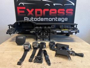Gebruikte Airbag set + dashboard Landrover Range Rover Velar (LY) 2.0 D180 AWD Prijs € 1.750,00 Margeregeling aangeboden door Express Autodemontage