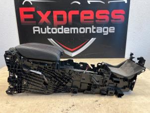 Gebruikte Middenconsoles Landrover Range Rover Velar (LY) 2.0 D180 AWD Prijs € 175,00 Margeregeling aangeboden door Express Autodemontage