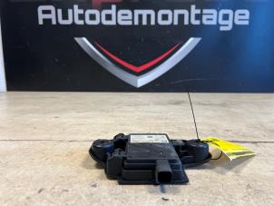 Gebruikte Dode hoek sensor Landrover Range Rover Velar (LY) 2.0 D180 AWD Prijs € 79,00 Margeregeling aangeboden door Express Autodemontage