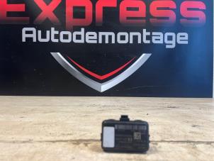 Gebruikte Antenne Landrover Range Rover Velar (LY) 2.0 D180 AWD Prijs € 39,00 Margeregeling aangeboden door Express Autodemontage