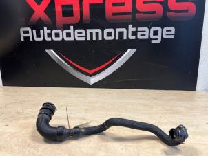 Gebruikte Koelwaterslang Peugeot 5008 III (KA/KB/KC) Prijs € 65,00 Margeregeling aangeboden door Express Autodemontage