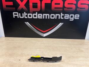 Gebruikte Bumpersteun links-voor Peugeot Rifter (ER/EC/EZ) e-Rifter Prijs € 14,00 Margeregeling aangeboden door Express Autodemontage