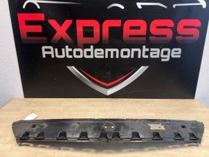 Gebruikte Bumperdeel midden-voor Mercedes A (W176) 1.6 A-160 16V Prijs op aanvraag aangeboden door Express Autodemontage