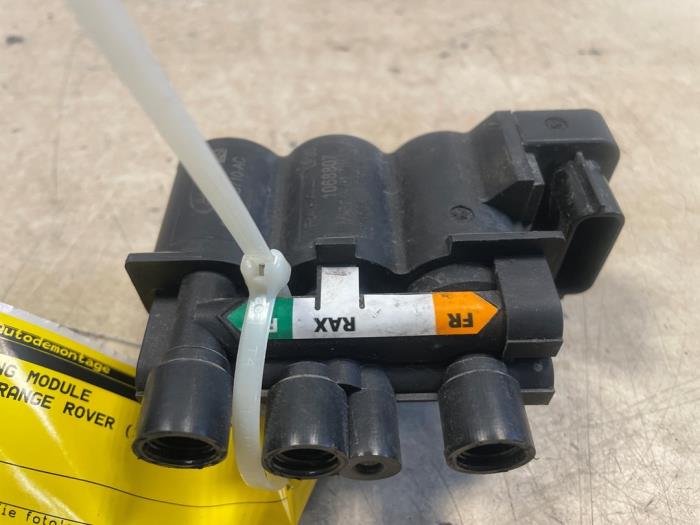 Luchtvering module van een Land Rover Range Rover Velar (LY) 2.0 D240 AWD 2019