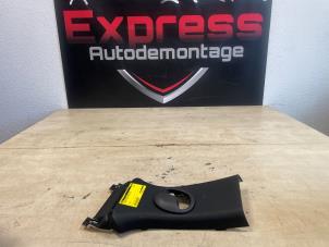 Gebruikte Stijlbekleding midden-links Landrover Range Rover Velar (LY) 2.0 D240 AWD Prijs € 50,00 Margeregeling aangeboden door Express Autodemontage