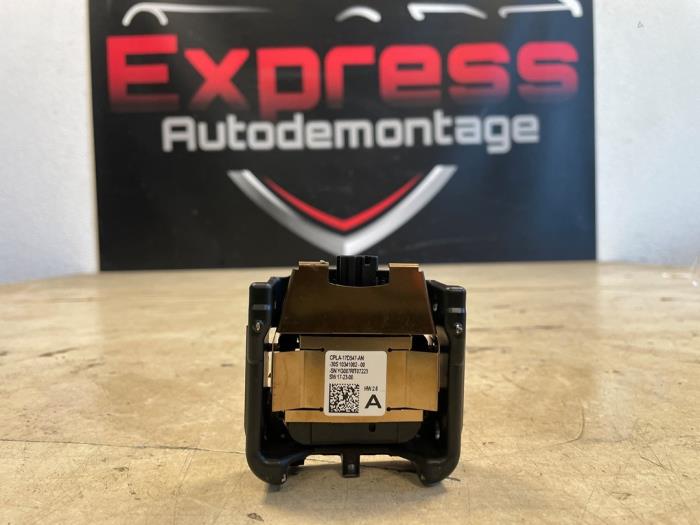 Gebruikte Regensensor Landrover Range Rover Velar (LY) 2.0 D240 AWD Prijs € 25,00 Margeregeling aangeboden door Express Autodemontage