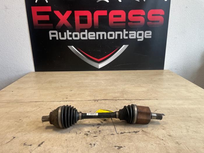 Gebruikte Aandrijfas links-voor Volkswagen Passat Variant (3G5) 1.4 GTE 16V Prijs € 170,00 Margeregeling aangeboden door Express Autodemontage