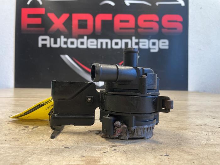 Gebruikte Waterpomp Volkswagen Passat Variant (3G5) 1.4 GTE 16V Prijs € 25,00 Margeregeling aangeboden door Express Autodemontage