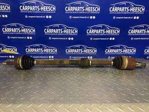 Gebruikte Steekas rechts-voor Kia Carens III (FG) 2.0i CVVT 16V Prijs € 100,00 Margeregeling aangeboden door Carparts Heesch