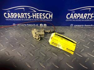Gebruikte Motor Tankklepvergrendeling Audi A4 Cabrio (B7) 1.8 T 20V Prijs € 20,00 Margeregeling aangeboden door Carparts Heesch