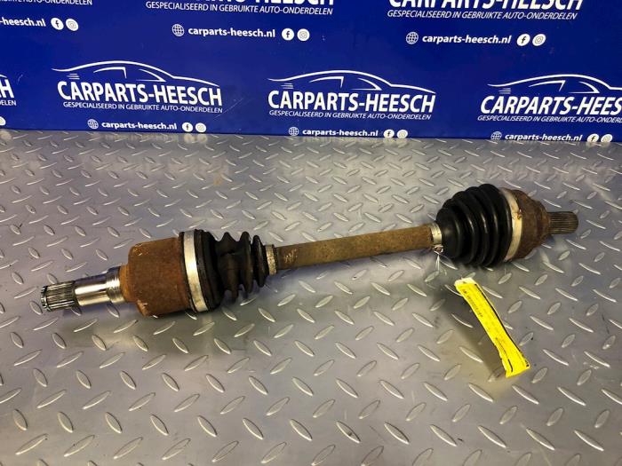Gebruikte Aandrijfas links-voor Ford Focus 2 C+C 2.0 16V Prijs € 40,00 Margeregeling aangeboden door Carparts Heesch
