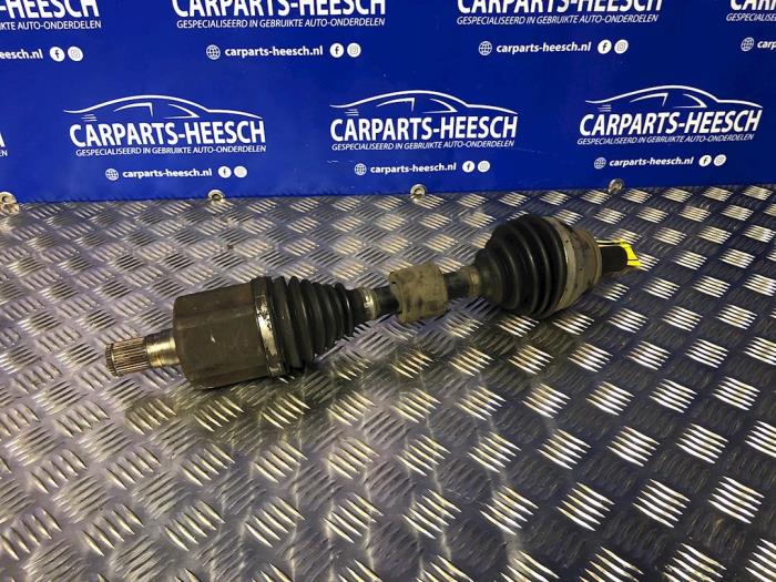 Gebruikte Steekas links-voor Volvo V70 (BW) 2.4 D5 20V 215 Autom. Prijs € 125,00 Margeregeling aangeboden door Carparts Heesch