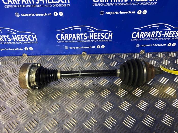 Gebruikte Aandrijfas links-voor Skoda Octavia (1Z3) Prijs € 75,00 Margeregeling aangeboden door Carparts Heesch