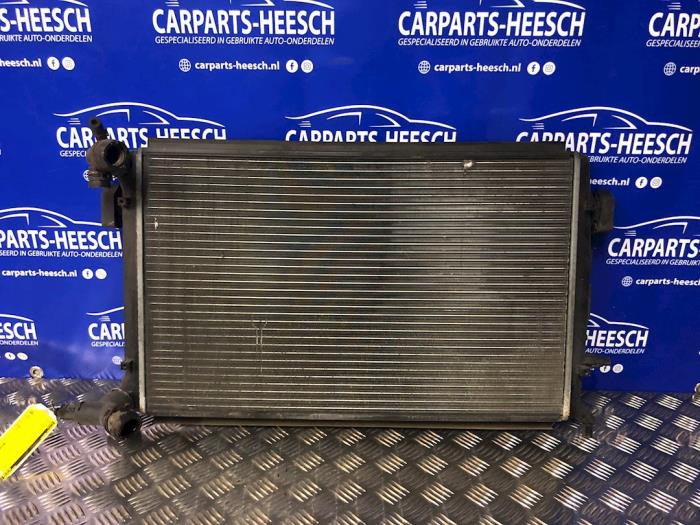 Gebruikte Radiateur Skoda Octavia (1Z3) Prijs € 40,00 Margeregeling aangeboden door Carparts Heesch