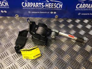 Gebruikte Veiligheidsgordel links-achter Volvo C70 (NC) 2.3 T5 20V Prijs € 42,00 Margeregeling aangeboden door Carparts Heesch