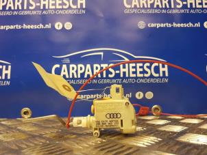 Gebruikte Motor Tankklepvergrendeling Audi A4 Cabrio (B7) 3.0 V6 30V Prijs € 20,00 Margeregeling aangeboden door Carparts Heesch