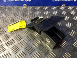 Gebruikte Veiligheidsgordel Insteek midden-achter Mini Mini (R56) 1.6 16V Cooper Prijs € 20,00 Margeregeling aangeboden door Carparts Heesch