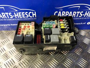 Gebruikte Zekeringkast Ford Focus 2 C+C 2.0 16V Prijs € 50,00 Margeregeling aangeboden door Carparts Heesch