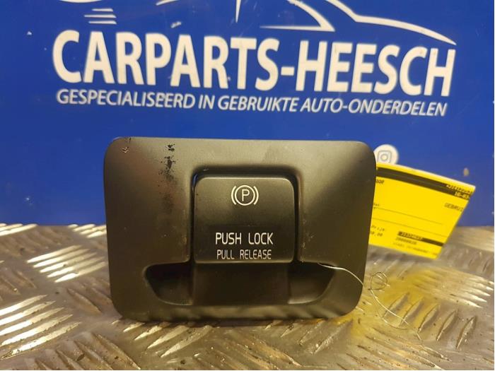 Gebruikte Handrem schakelaar Volvo S80 (AR/AS) 1.6 DRIVe Prijs € 20,00 Margeregeling aangeboden door Carparts Heesch