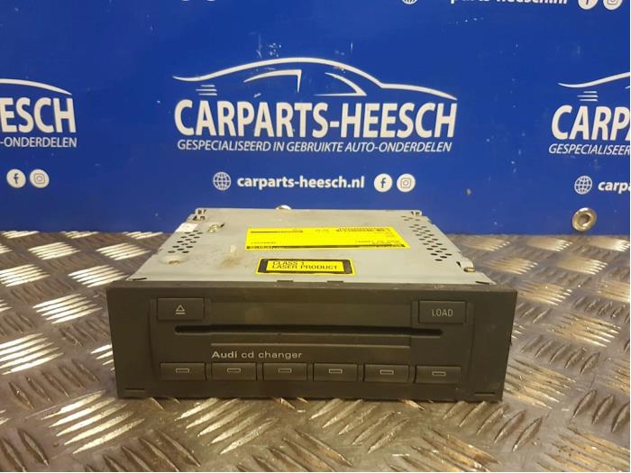 Gebruikte CD Speler Audi A3 (8P1) 2.0 16V FSI Prijs € 40,00 Margeregeling aangeboden door Carparts Heesch