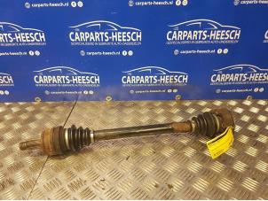 Gebruikte Aandrijfas links-achter BMW 3 serie (E90) 318i 16V Prijs € 35,00 Margeregeling aangeboden door Carparts Heesch