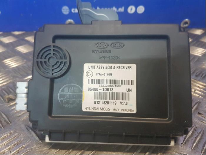 Bodycontrol Module van een Kia Carens III (FG) 2.0i CVVT 16V 2009
