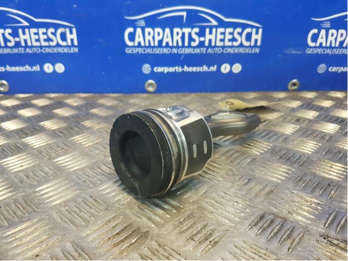 Gebruikte Zuiger Volvo C30 (EK/MK) 1.6 D2 16V Prijs € 60,00 Margeregeling aangeboden door Carparts Heesch