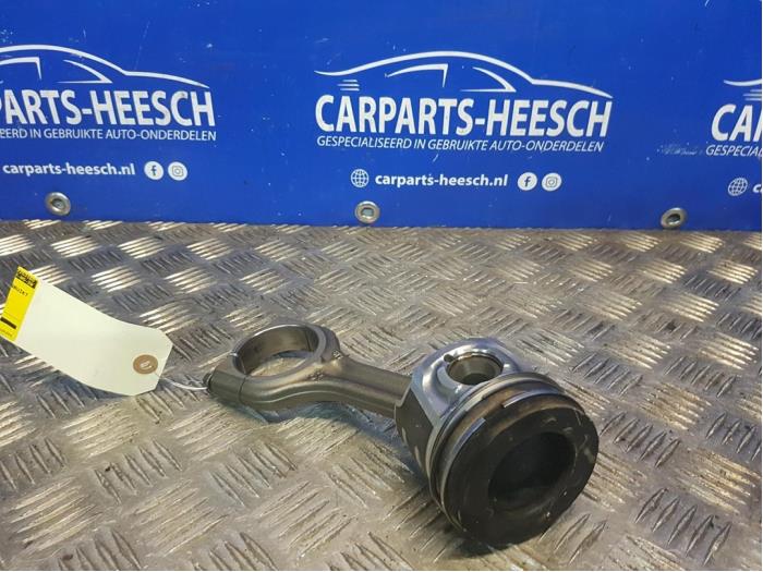 Gebruikte Zuiger Volvo C30 (EK/MK) 1.6 D2 16V Prijs € 60,00 Margeregeling aangeboden door Carparts Heesch