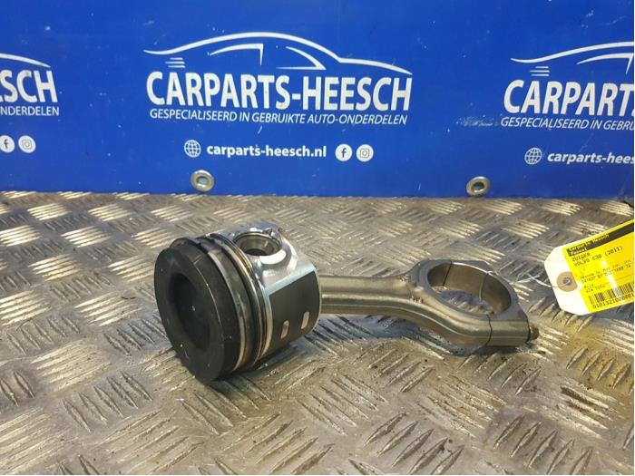 Gebruikte Zuiger Volvo C30 (EK/MK) 1.6 D2 16V Prijs € 60,00 Margeregeling aangeboden door Carparts Heesch