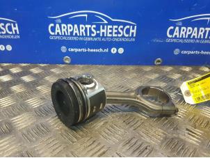 Gebruikte Zuiger Volvo C30 (EK/MK) 1.6 D2 16V Prijs € 60,00 Margeregeling aangeboden door Carparts Heesch