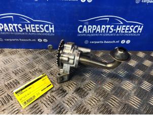 Gebruikte Oliepomp Volkswagen Multivan T5 (7E/7HC/7HF/7HM) 1.9 TDi Prijs € 50,00 Margeregeling aangeboden door Carparts Heesch