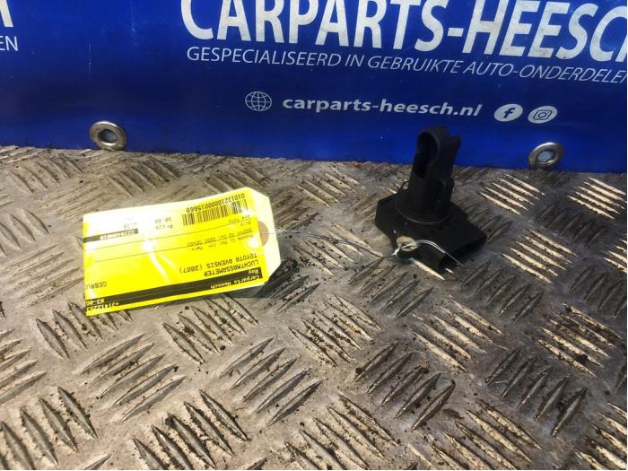 Gebruikte Luchtmassameter Toyota Avensis (T25/B1D) 2.2 D-4D 16V D-CAT Prijs € 30,00 Margeregeling aangeboden door Carparts Heesch
