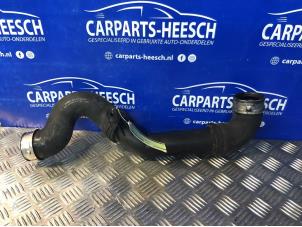 Gebruikte Intercooler Buis Volkswagen Caddy Combi III (2KB,2KJ) 1.9 TDI Prijs € 35,00 Margeregeling aangeboden door Carparts Heesch