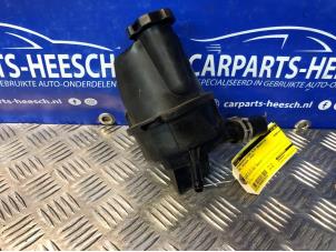Gebruikte Servo Oliereservoir Opel Insignia Sports Tourer 2.0 CDTI 16V 130 ecoFLEX Prijs € 20,00 Margeregeling aangeboden door Carparts Heesch