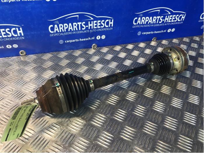 Gebruikte Aandrijfas links-voor Volkswagen Touran (5T1) 1.6 TDI SCR BlueMotion Technology Prijs € 150,00 Margeregeling aangeboden door Carparts Heesch