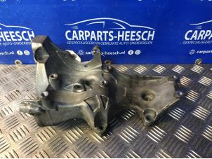 Gebruikte Dynamosteun boven Audi A4 Avant (B6) 1.8 T 20V Prijs € 35,00 Margeregeling aangeboden door Carparts Heesch