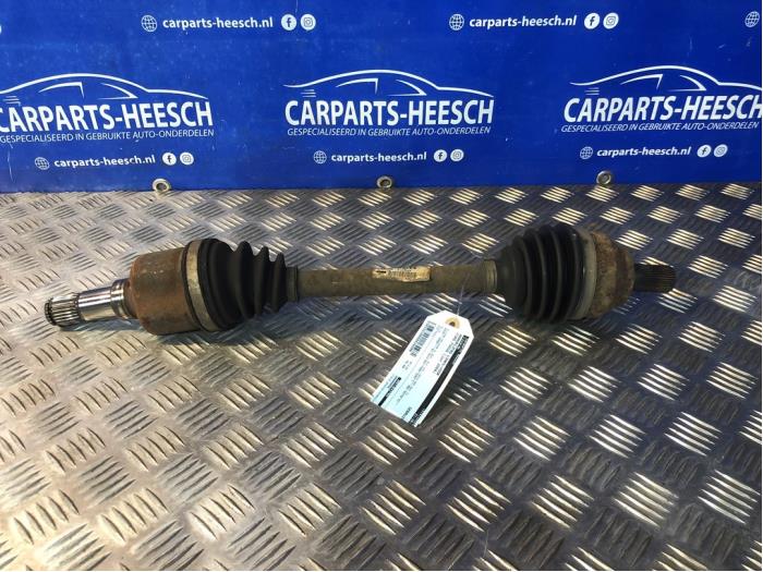 Gebruikte Aandrijfas links-voor Ford Focus 2 C+C 2.0 16V Prijs € 40,00 Margeregeling aangeboden door Carparts Heesch