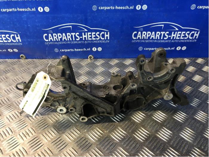 Gebruikte Dynamosteun onder Volkswagen Transporter Prijs € 35,00 Margeregeling aangeboden door Carparts Heesch